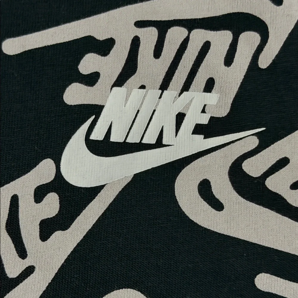 Nike Boy Graphic Long Sleeve Size M